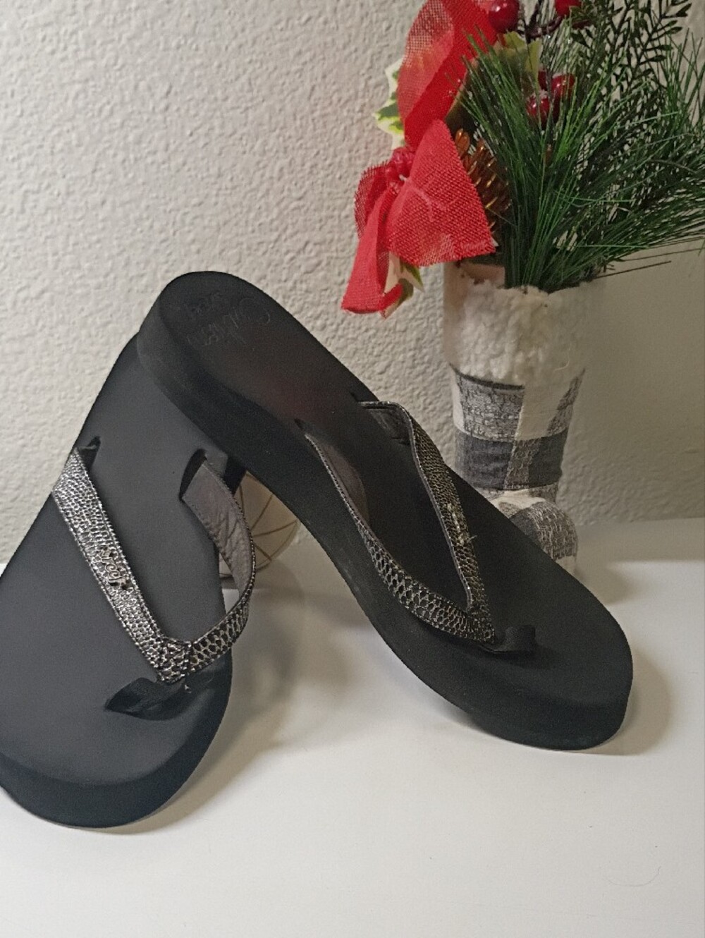 Reef Women's Black Flip Flop Sandals with Silver Rhinestone Straps - Picture 7 of 11